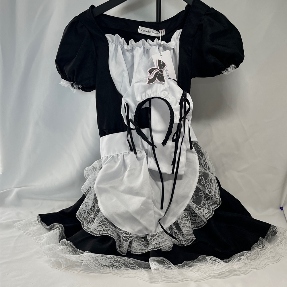 Chic Black and White Lace Maids Costume